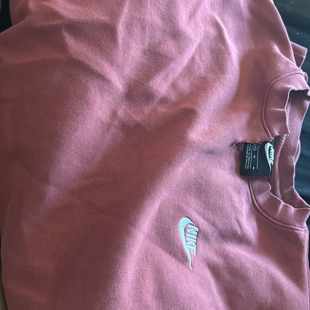 Nine crewneck